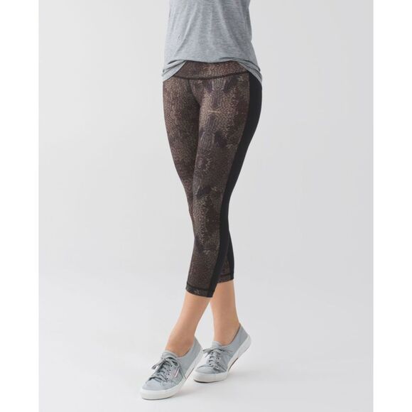 LULULEMON Wunder Under Crop II Full-On‎ Luon Golden Goddess Cashew Sz 8 - Picture 1 of 7